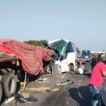 Gobierno del Estado atiende accidente vehicular en la autopista Isla–Acayucan