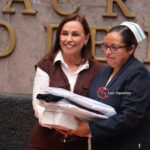 Entrega Rocío Nahle uniformes a personal hospitalario; anuncia compra de 60 ambulancias