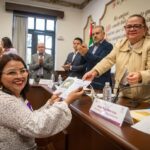 Por su ejemplo de organización y compromiso con la comunidad, xalapeñas recibieron la Medalla Insurgente