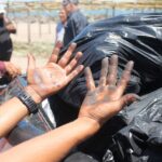 Catemaco recolecta 1.75 toneladas de hidrocarburo en la Barra de Sontecomapan