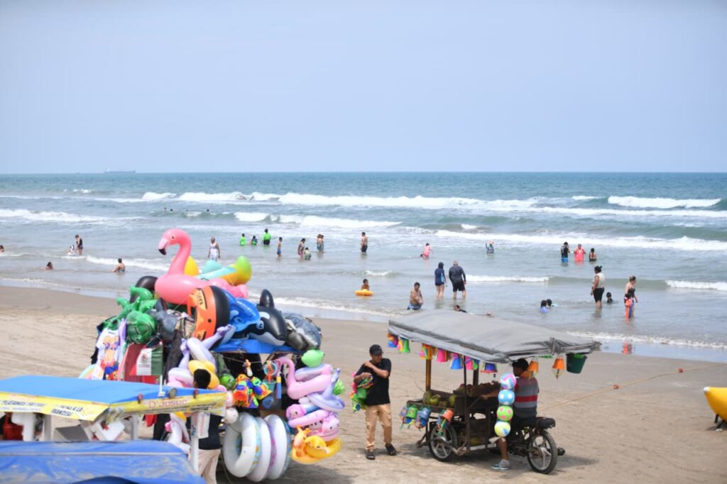 playa Tuxpan-vacacionistas
