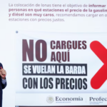 Profeco exhibe a gasolineras con precios altos; coloca lonas para alertar a consumidores