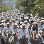 Cabalgata reúne a 3 mil jinetes y caballos en el cierre del Congreso del Caballo