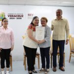SEV entrega títulos de propiedad a 54 escuelas; destacan planteles con 94 años