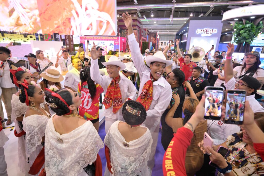 Tianguis Turístico