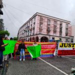Extrabajadores de SSP Veracruz bloquean centro de Xalapa; exigen pagos completos y avances en procesos judiciales