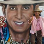 “El Pirata de la Salsa” Montalvo firma mural en su honor en el barrio de La Huaca