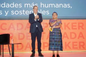 Pepe Chedraui y Rigoberta Menchú