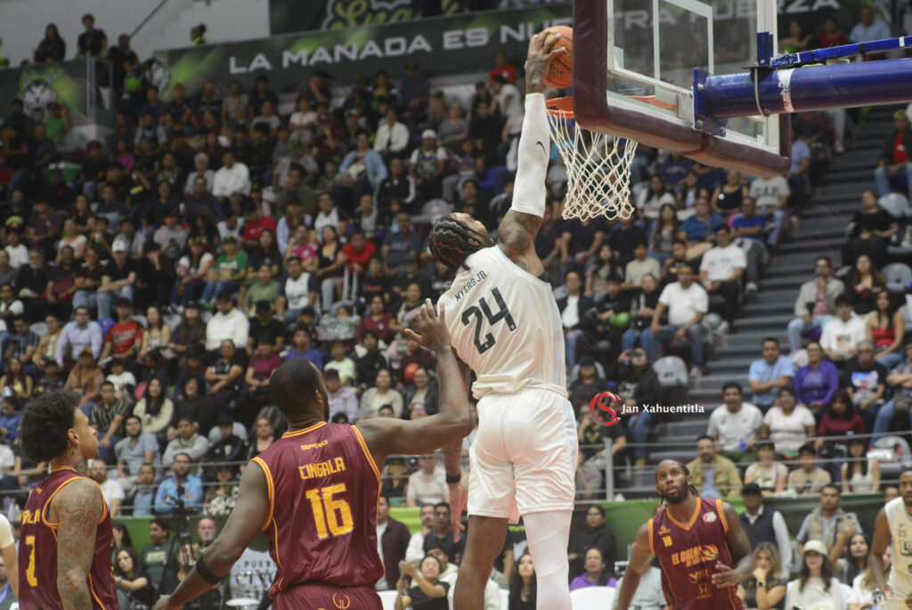 Lobos Puebla vs El Calor de Cancún