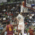 Triple de último segundo da a Lobos Puebla su primer triunfo en la LNBP