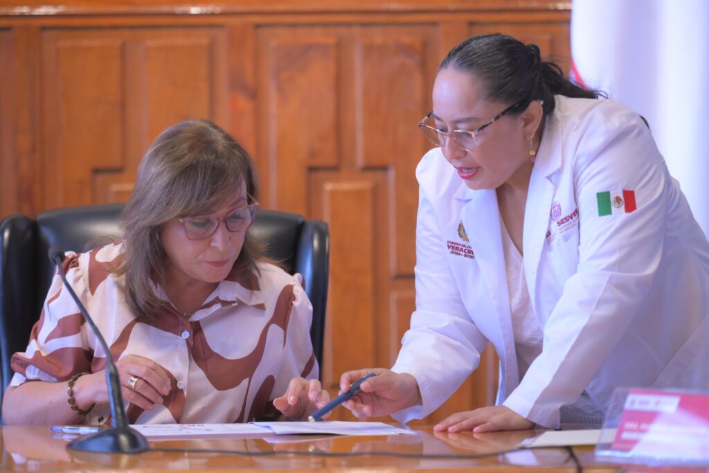 Rocío Nahle y Mariela Hernández García