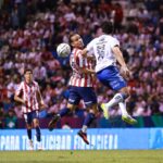 Chivas rescata un punto en Puebla con un golazo del ‘Piojo’ Alvarado