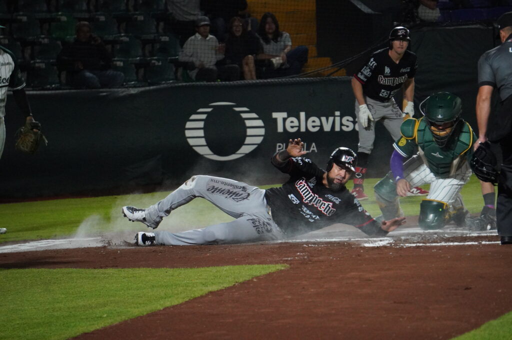 Pericos vs Piratas