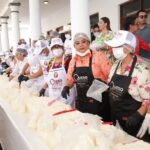 Tlalixcoyan rompe récord y elabora el queso fresco más grande de México
