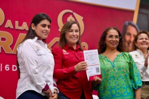 Rocío Nahle y Janeth Adanely Rodríguez