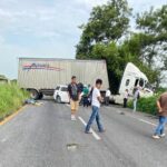 Tragedia en Tierra Blanca; familia muere prensada tras choque contra un tráiler