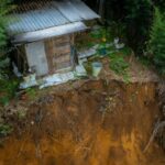 Atiende Ayuntamiento deslizamiento de tierra en la colonia Colosio