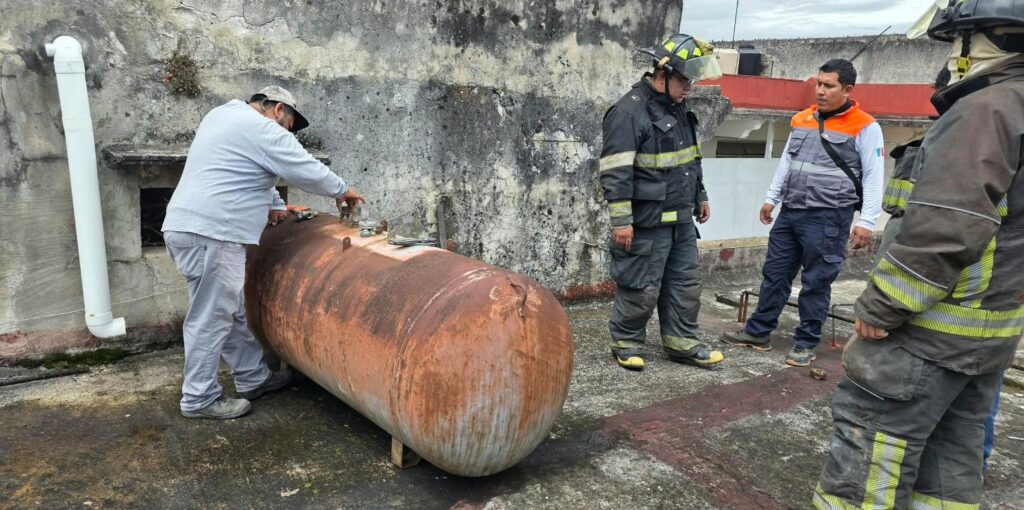 bomberos-tanque de gas LP