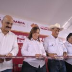 Entrega Rocío Nahle dos centros de acopio lechero y pipas para productores del sur de Veracruz WhatsApp Image 2026-10-09 at 2.50.32 PM(1)